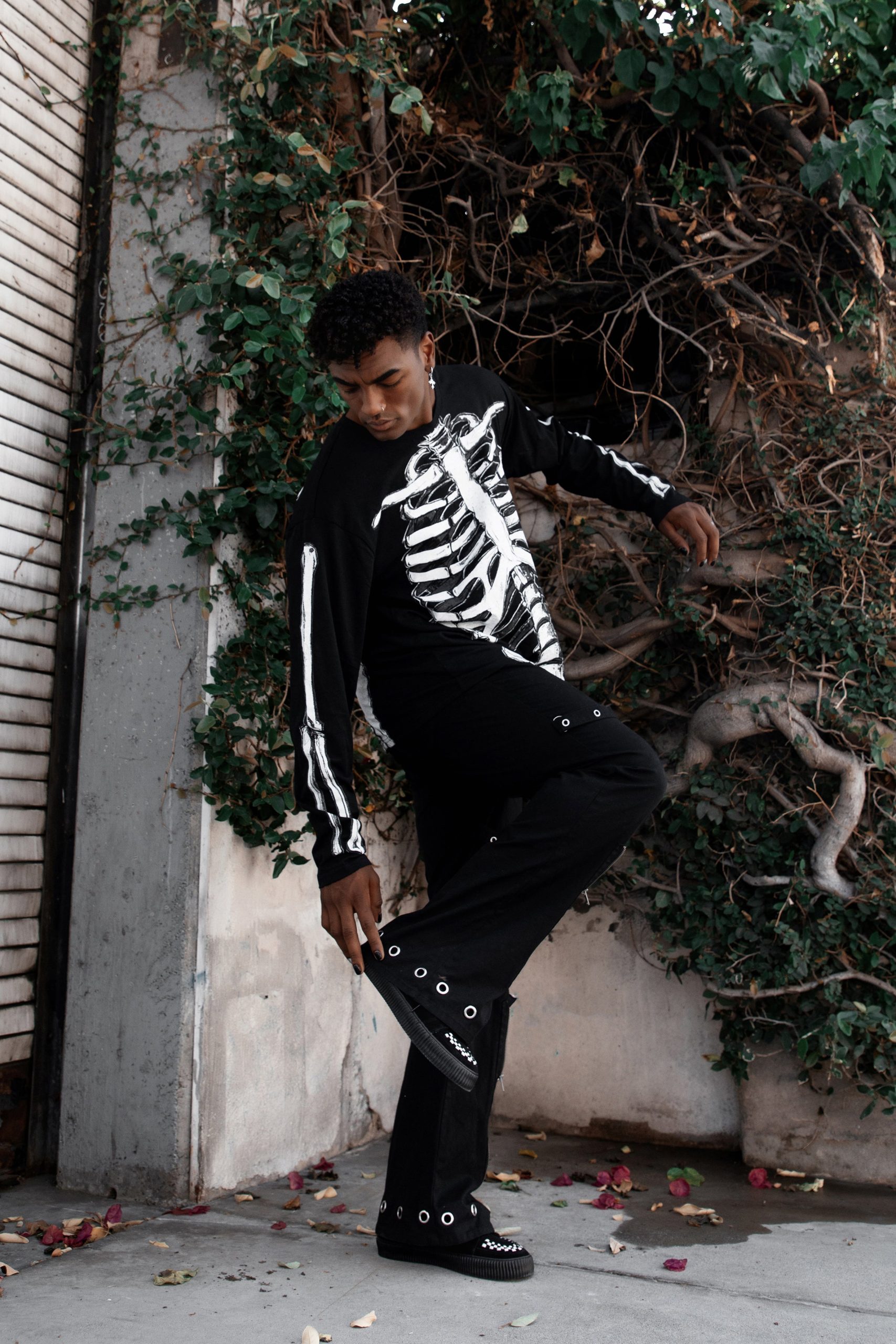 Black & White Suede Lace-Up Creeper Sneaker - Image 5