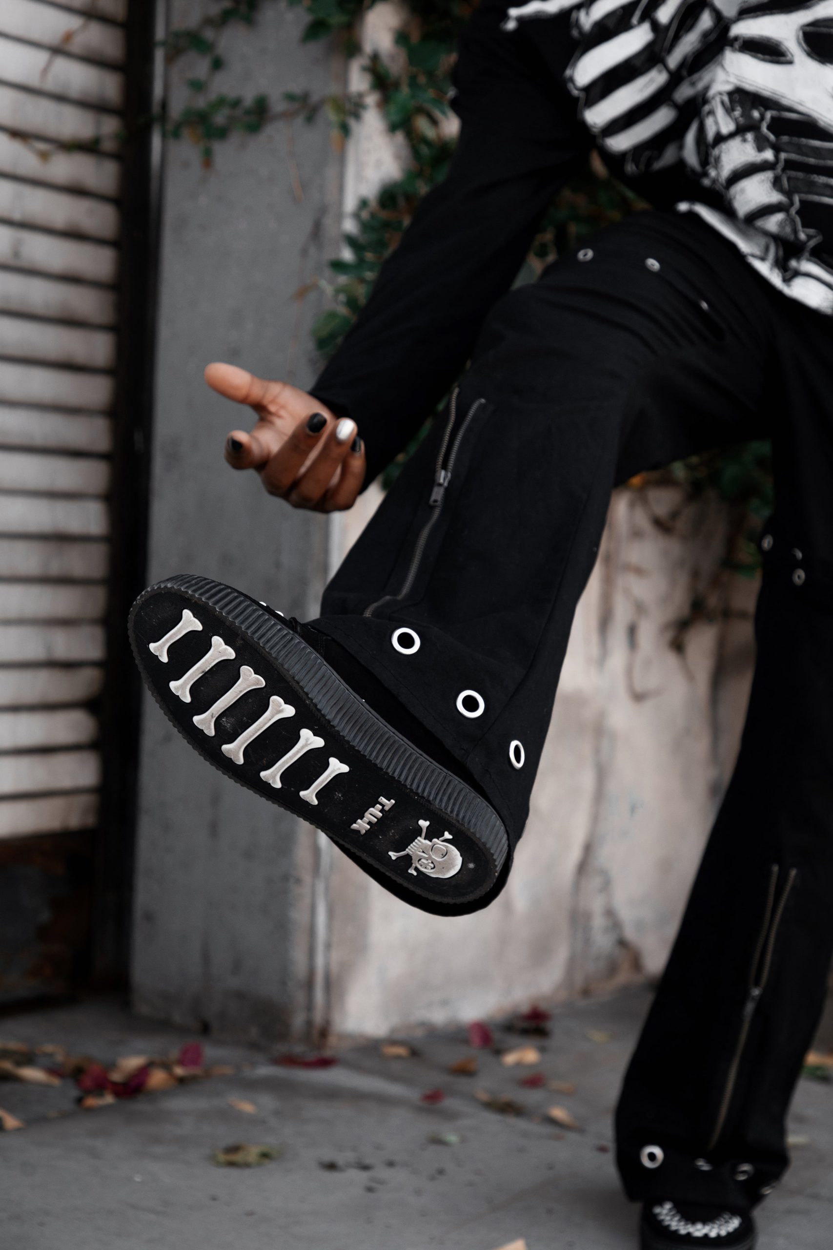 Black & White Suede Lace-Up Creeper Sneaker - Image 9